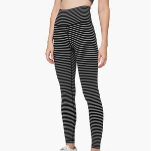 Lululemon Size 2, BNWT.Wunder Under Leggings